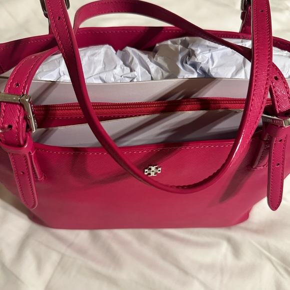 Tory Burch Handbags - NWOT Tory Burch tote in fuschia